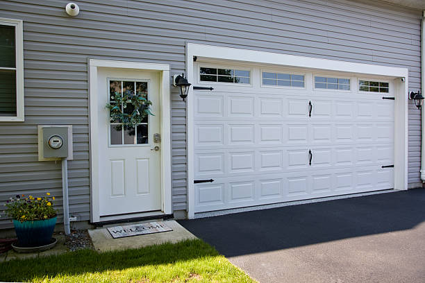 24/7 Emergency Garage Door Panel Replacement experts in Puxico, MO